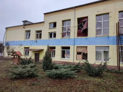 Еще две школы в Донецкой области попали под удар оккупантов
