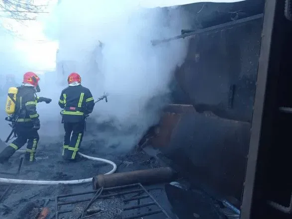 У Києві під час пожежі вибухали кисневі балони, є постраждалий