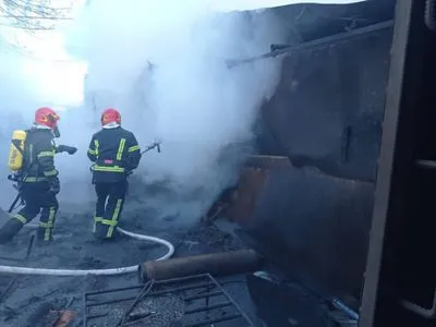 В Киеве во время пожара взрывались кислородные баллоны, есть пострадавший