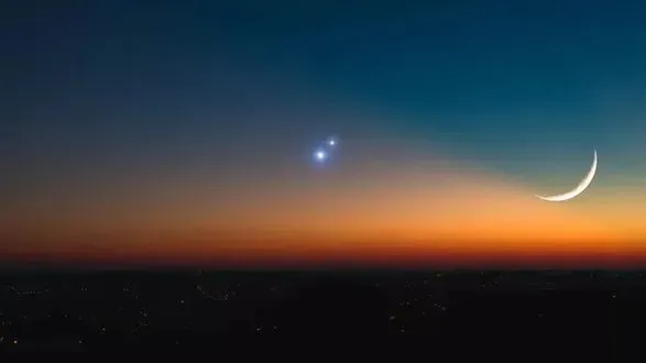 Венера та Юпітер утворять рідкісне з'єднання цієї ночі. Коли можна побачити дві найяскравіші планети