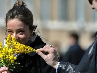 Популярность праздника 8 марта в Украине снизилась до 25% - опрос