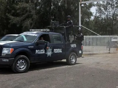 В Мексике похитили четырех человек, двух из них нашли мертвыми