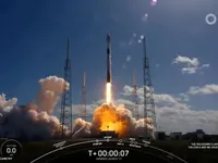 Компанія SpaceX успішно вивела на низьку орбіту Землі 40 супутників зв'язку