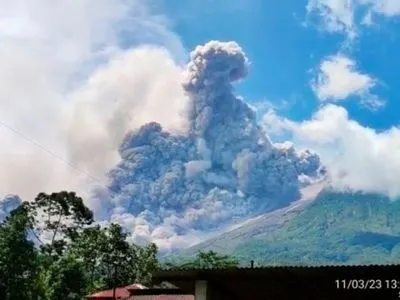 На острові Ява сталося виверження вулкана