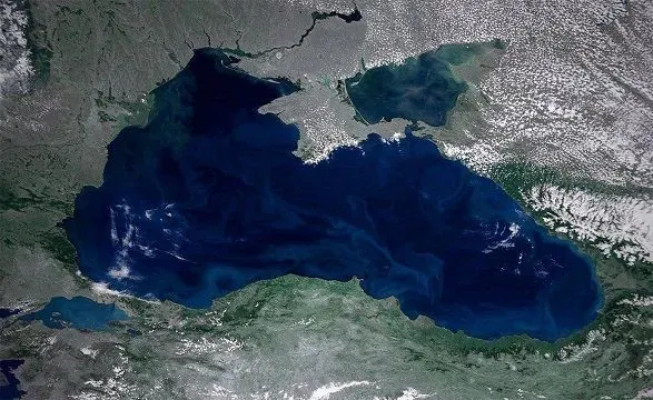 В Черном море рф держит 5 вражеских кораблей, среди них есть ракетоноситель - ВМС