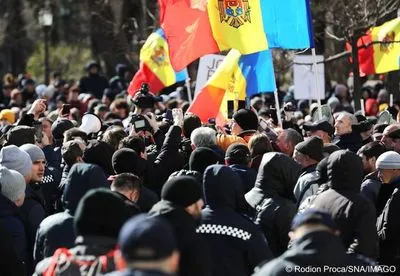 Антиурядові протести в Молдові: сутички з поліцією, ультиматум владі та затримані  протестувальники