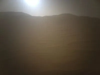 Дрону NASA удалось сфотографировать закат солнца на Марсе