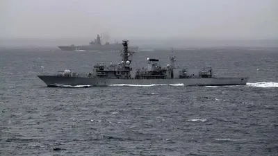 Британский военный корабль сопровождал российский фрегат в водах вблизи Великобритании