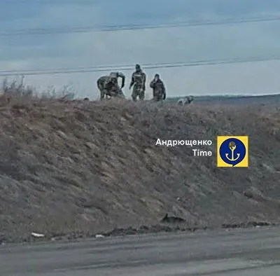 Оккупанты роют окопы вдоль трассы "Мариуполь-Донецк" - советник мэра