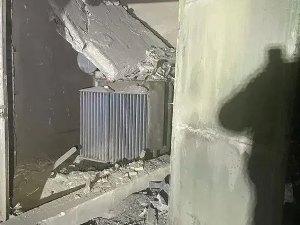 Російські окупанти обстріляли Курахове, пошкоджено 8 багатоповерхівок
