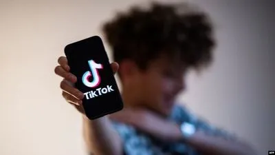 Великобритания запретит TikTok на правительственных телефонах