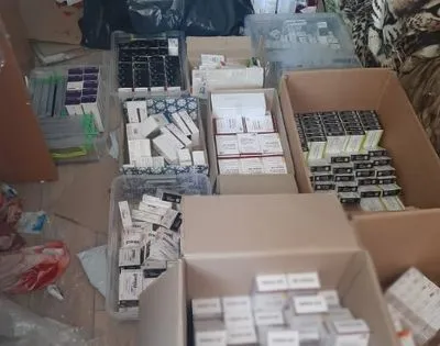 Постачали в Україну фальсифіковані ліки для онкохворих: учасникам угрупування повідомили про підозру