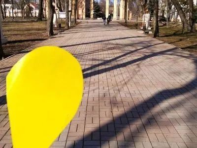 В Донецке и Мариуполе активисты "Желтой ленты" распространили украинскую символику