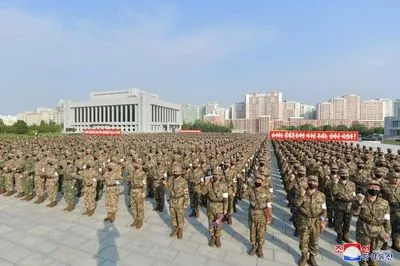 Північна Корея стверджує, що майже 800 000 людей за день записалися до армії