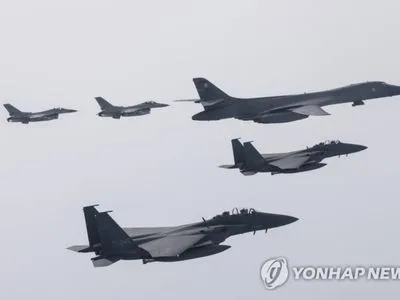 Американський стратегічний бомбардувальник повернувся до Південної Кореї після запуску балістичної ракети КНДР