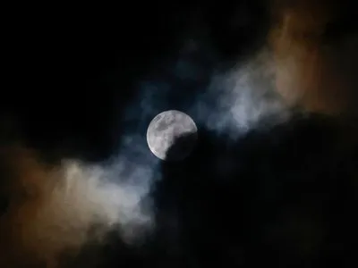 Місяць може отримати власний часовий пояс