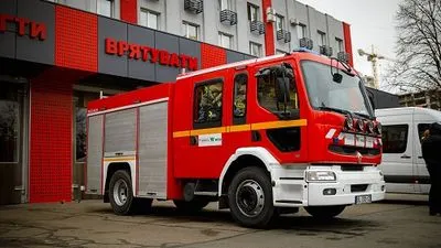 Херсонские пожарные получили пожарное авто, средства на которое собрали клиенты WOG