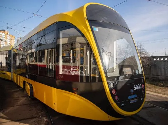 В Киеве запустили восемь новых трамваев: маршрут №33 полностью восстановлен