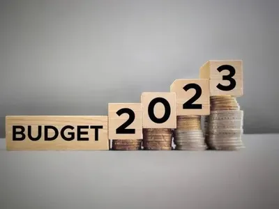 У Бюджет-2023 внесли зміни: рекордно ростуть видатки, більшість іде на оборону