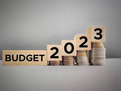 У Бюджет-2023 внесли зміни: рекордно ростуть видатки, більшість іде на оборону