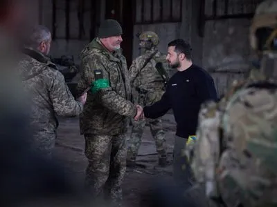 Зеленский посетил позиции военных на Бахмутском направлении
