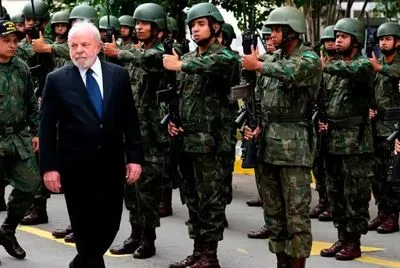 Президент Бразилии хочет предложить Пекину создать "клуб мира" для прекращения войны в Украине