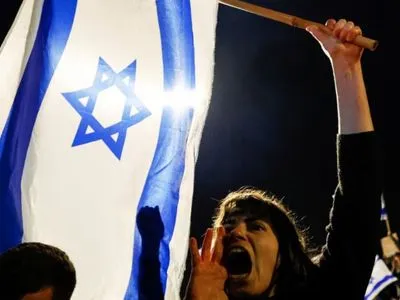 Звільнення міністра оборони Ізраїлю викликало масові протести у країні