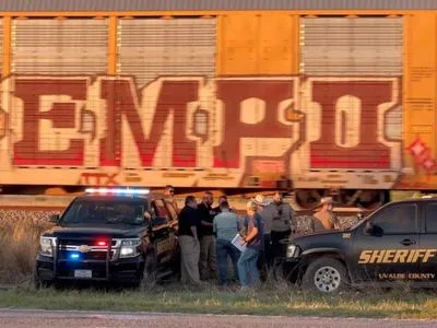 В грузовом поезде в Техас задохнулись два мигранта, еще 10 госпитализированы