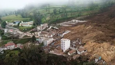 Зсув ґрунту в Еквадорі поховав під завалами 16 людей