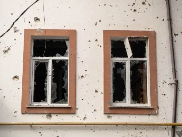 Окупанти випустили по Херсонщині майже 100 снарядів, четверо поранених