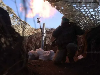 Українські захисники за добу відбили 41 атаку ворога на Донеччині: де відбуваються найзапекліші бої