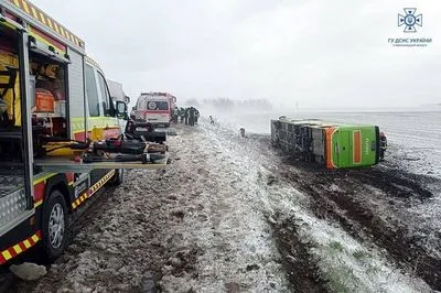 ДТП международного автобусного рейса в Хмельницкой области: трое из пяти несовершеннолетних были госпитализированы
