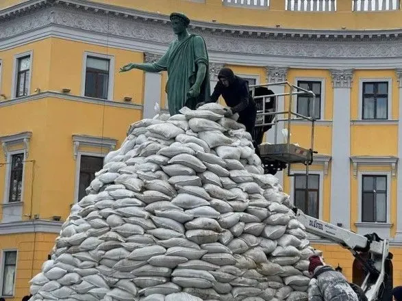 na-odeschini-cherez-negodu-bez-svitla-mayzhe-tri-desyatki-mist-i-sil-zachepilo-y-odesu