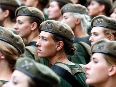 До конца мая завершится испытание женской военной формы