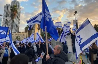 В Тель-Авиве в поддержку судебной реформы на улицы вышло 100 000 израильтян