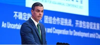 Іспанський прем'єр в Китаї: "Ніхто не хоче економічної роздробленості чи війни"