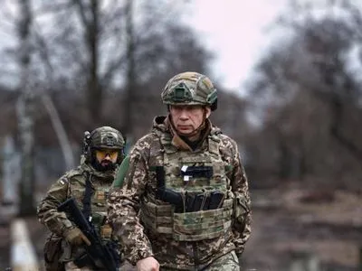 Українські захисники продовжують боронити Бахмут, на деяких ділянках ворог помітно нервує - Сирський