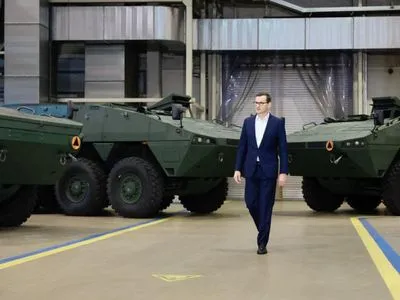 Украина купит у Польши 100 бронетранспортеров Rosomak - премьер