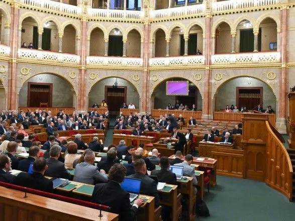 Парламент Угорщини висловився про війну: виступили проти санкцій ЄС і згадали угорську громаду на Закарпатті
