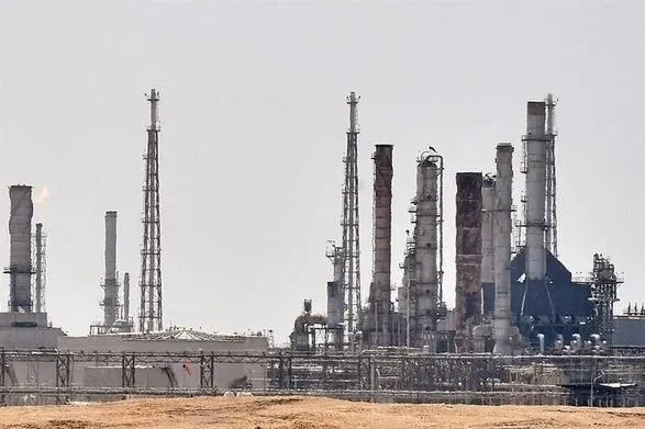 Саудовская Аравия сократит добычу нефти на 500 000 баррелей в сутки. Шаг, вероятно, повысит цены на заправках