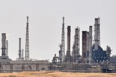 Саудівська Аравія скоротить видобуток нафти на 500 000 барелів на добу. Крок, ймовірно, підвищить ціни на заправках