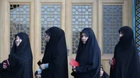 В Ірані двох жінок, на яких напали з йогуртом, заарештували за відмову носити хіджаб