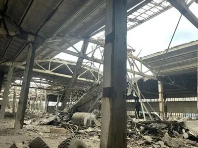 Херсонщина: рашисты сбросили четыре авиабомбы на предприятие в Бериславе
