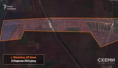 На севере Крыма обустроили двойную линию окопов: что видно со спутника