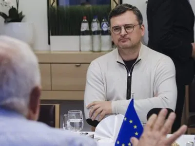 Кулеба розпочав візит до ЄС переговорами з Боррелем про прискорення з боєприпасами для України