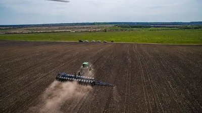 В Україні почали завершувати посівну ранніх зернових