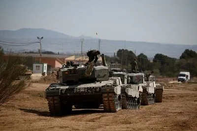 Доставка затягується: 6 іспанських танків Leopard вирушать до України у другій половині квітня