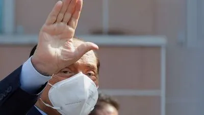 Экс-премьер Италии Сильвио Берлускони попал в реанимацию