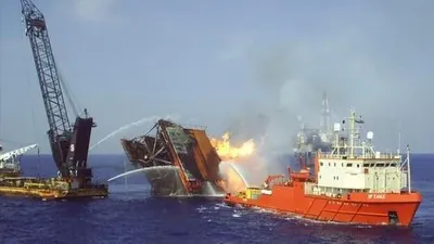 В Черном море на "вышках Бойка" почти год продолжается пожар, загрязняющий окружающую среду