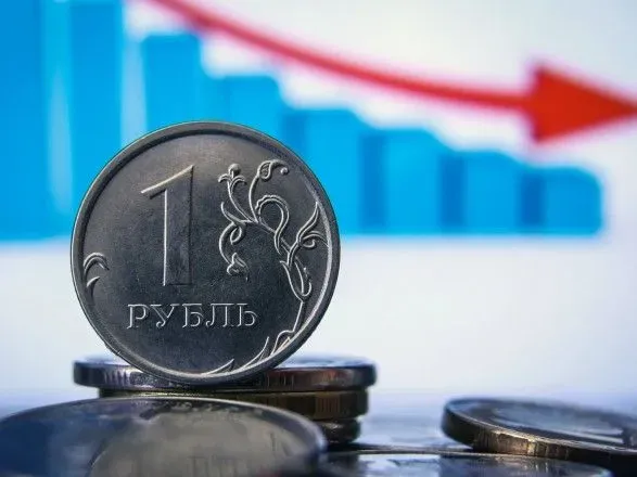 Російський рубль впав до найнижчого рівня за рік: назвали причину
